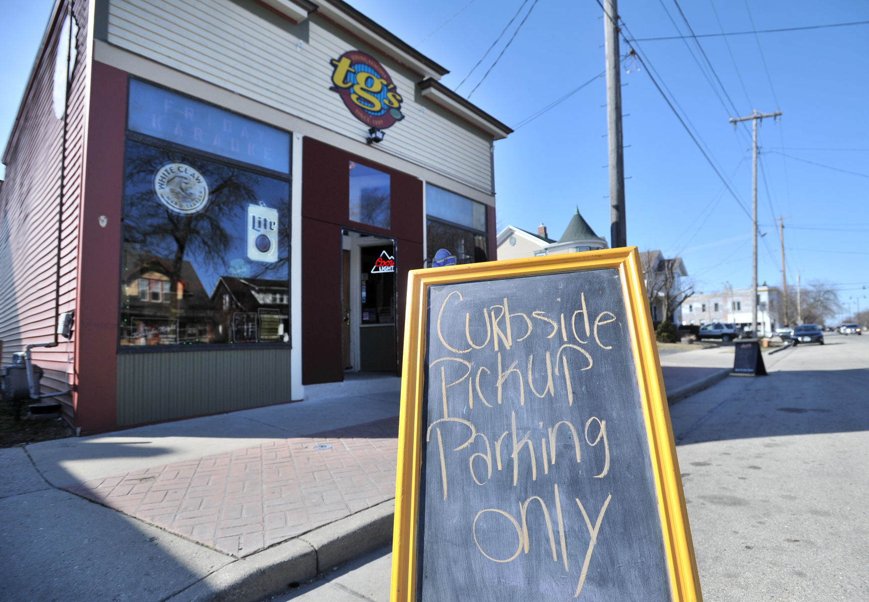 RESTAURANTS CURBSIDE SERVICE